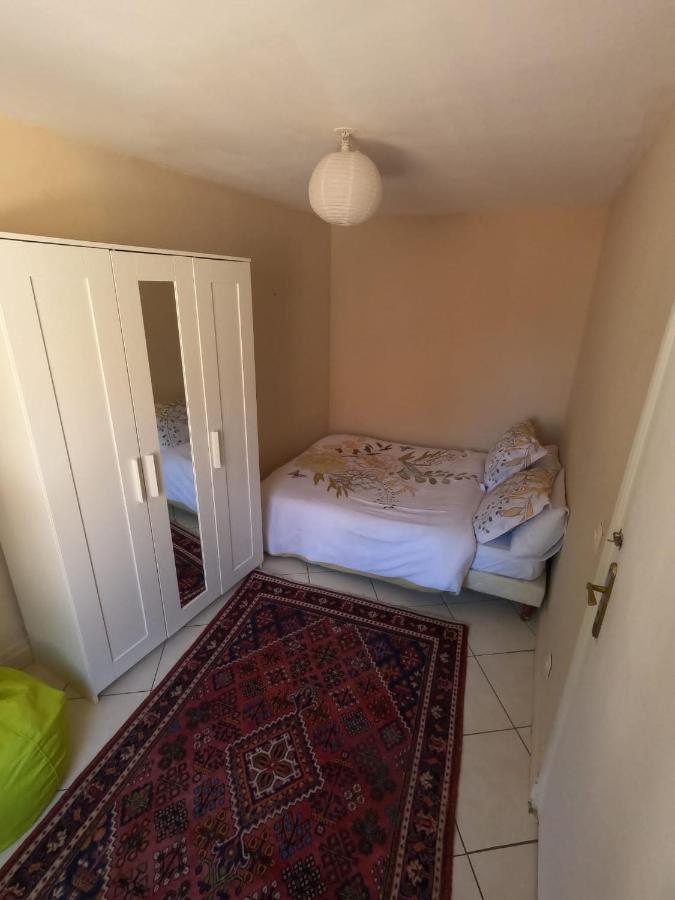 Appartement Chez Ma Petite Reine 1 à Pontoise Extérieur photo
